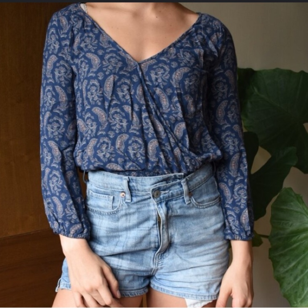 American Eagle Outfitters Paisley Wrap Smocked
Long Sleeve Crop Blouse Size XL